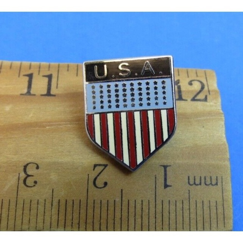 Vintage USA American Flag Shield Pin Patriotic Red White Blue Enamel Lapel Pin